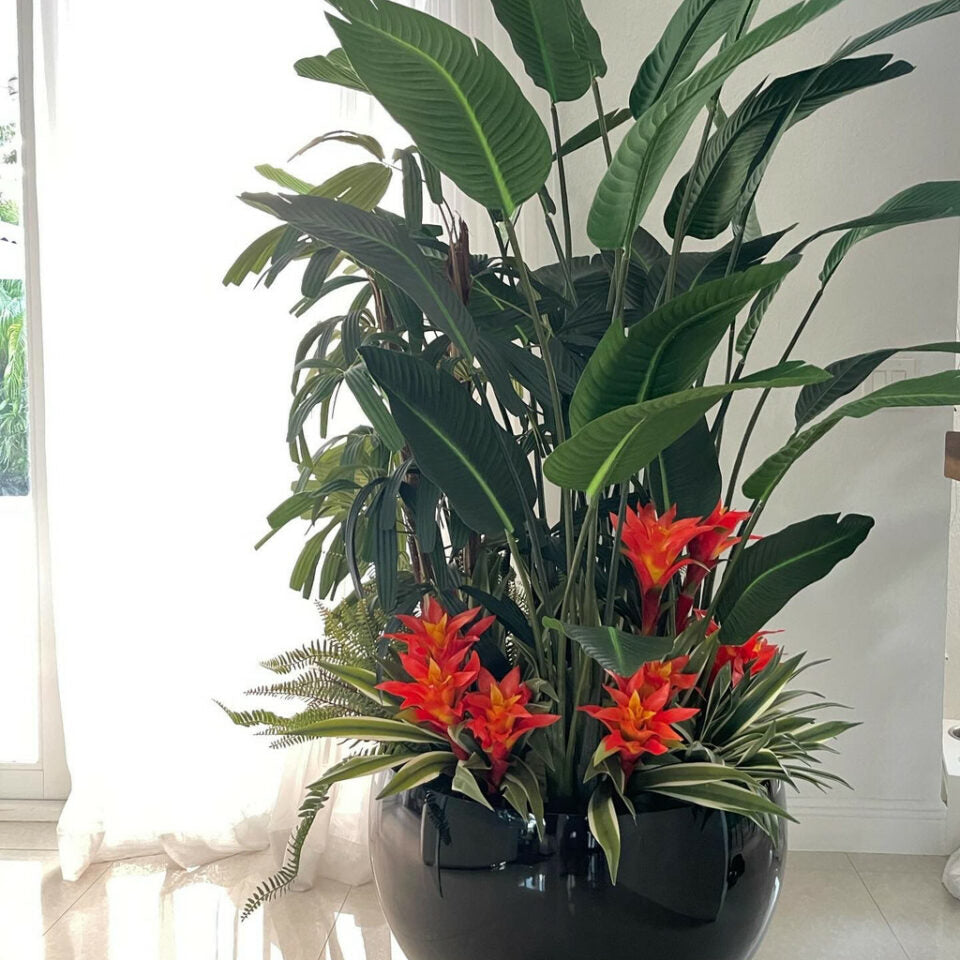 Tropisches Pflanzenarrangement